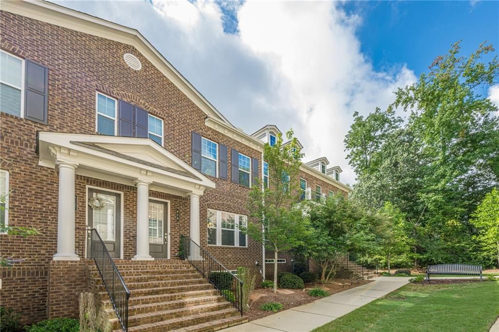 Image 17 of property listing at 719 Topsail Lane, Alpharetta, GA 30005