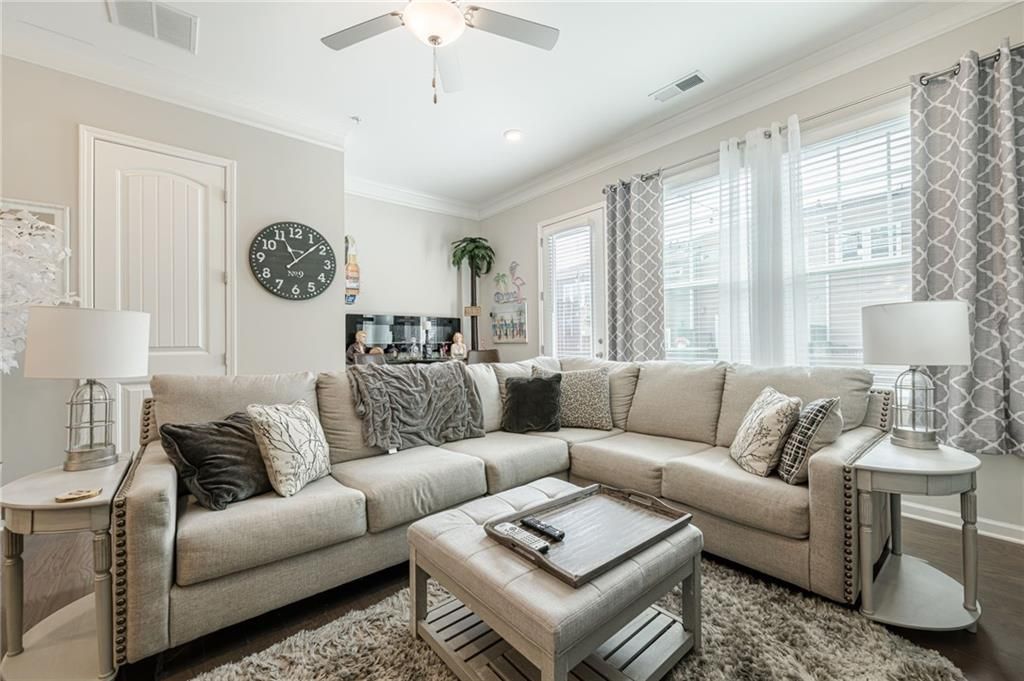 Image 5 of property listing at 719 Topsail Lane, Alpharetta, GA 30005