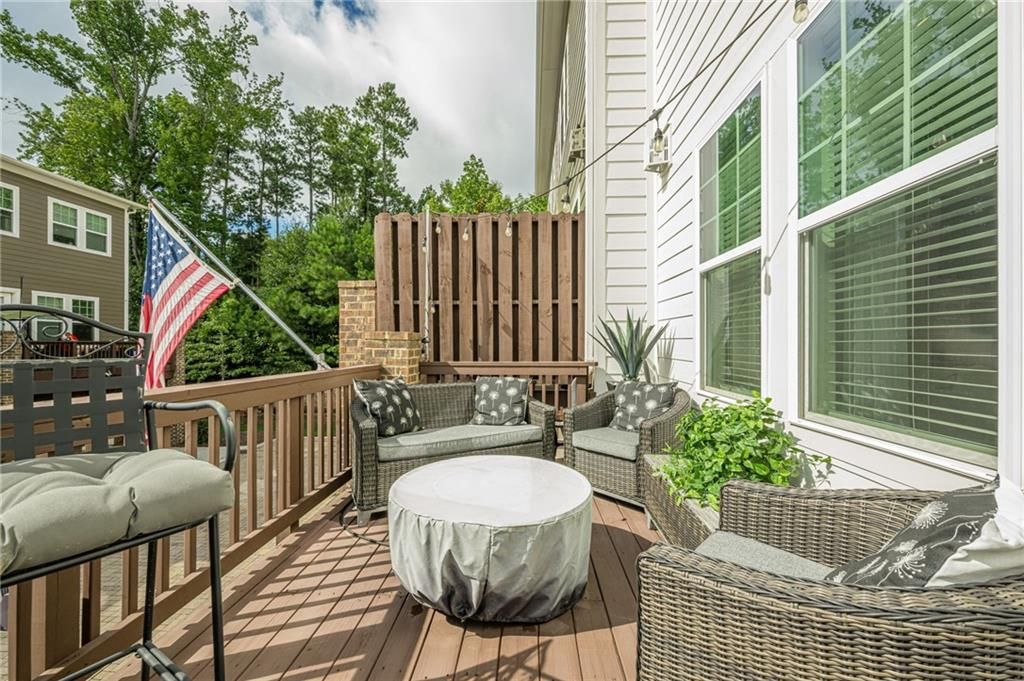 Image 7 of property listing at 719 Topsail Lane, Alpharetta, GA 30005