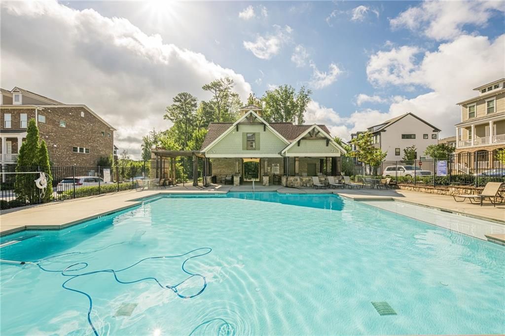 Image 9 of property listing at 719 Topsail Lane, Alpharetta, GA 30005