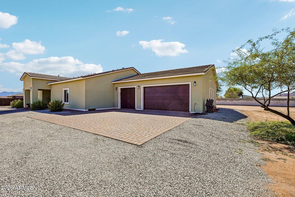 21035 W OCOTILLO Avenue, Buckeye, AZ 85326 — photo 2