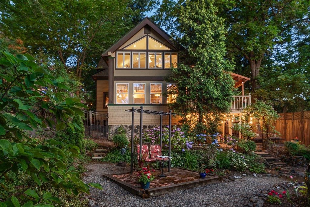 215 E 9th Ave, Spokane, WA 99202