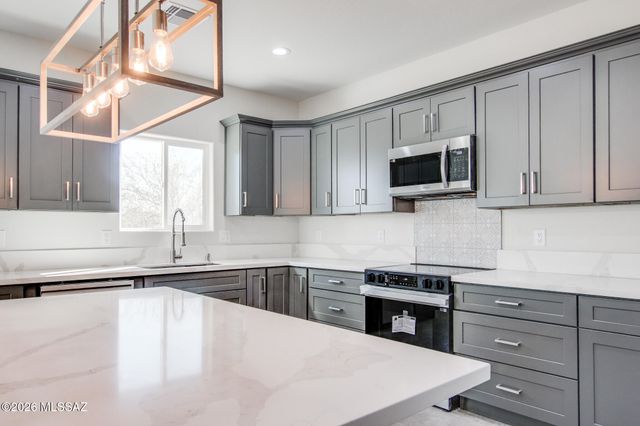 2130 S Hohokam Drive, Tucson, AZ 85735