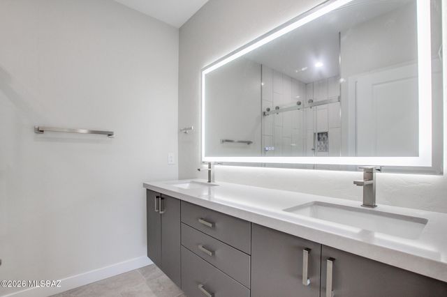 2130 S Hohokam Drive, Tucson, AZ 85735