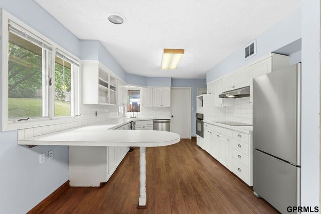 2006 Pleasantview Lane, Bellevue, NE 68005