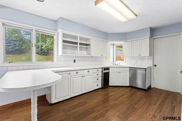 2006 Pleasantview Lane, Bellevue, NE 68005