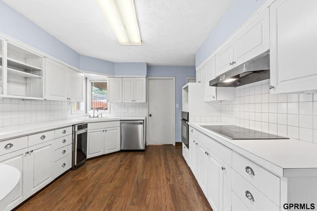 2006 Pleasantview Lane, Bellevue, NE 68005