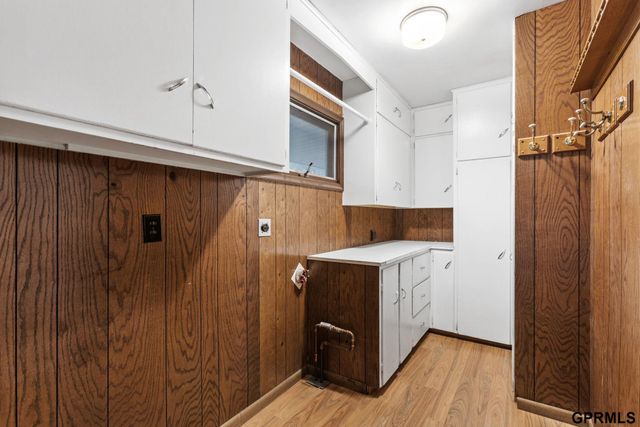 2006 Pleasantview Lane, Bellevue, NE 68005