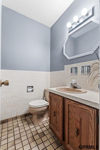 2006 Pleasantview Lane, Bellevue, NE 68005