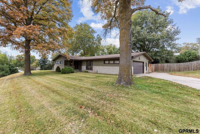 2006 Pleasantview Lane, Bellevue, NE 68005