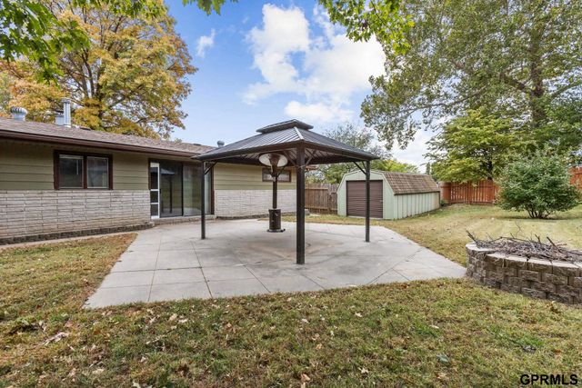 2006 Pleasantview Lane, Bellevue, NE 68005