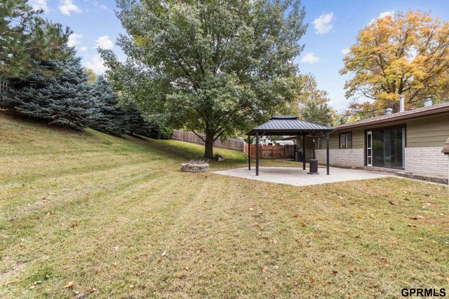 2006 Pleasantview Lane, Bellevue, NE 68005