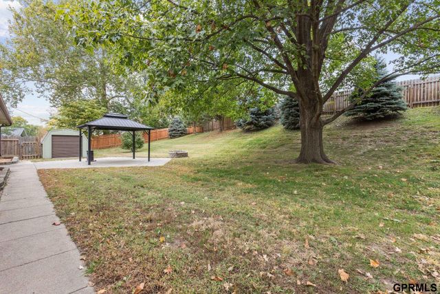 2006 Pleasantview Lane, Bellevue, NE 68005