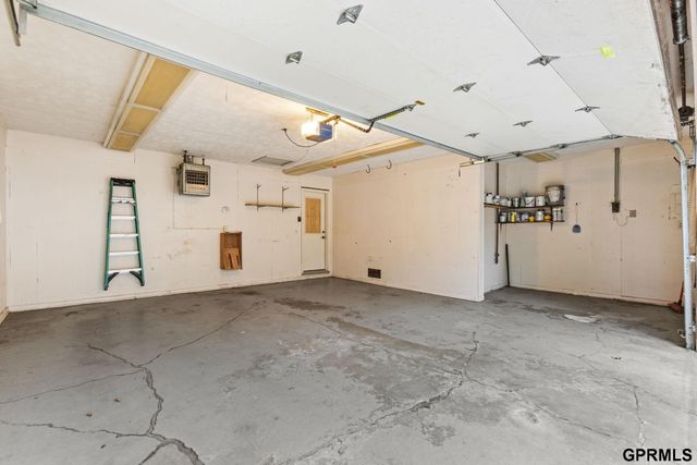 2006 Pleasantview Lane, Bellevue, NE 68005