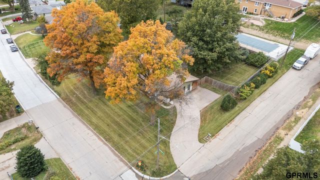 2006 Pleasantview Lane, Bellevue, NE 68005