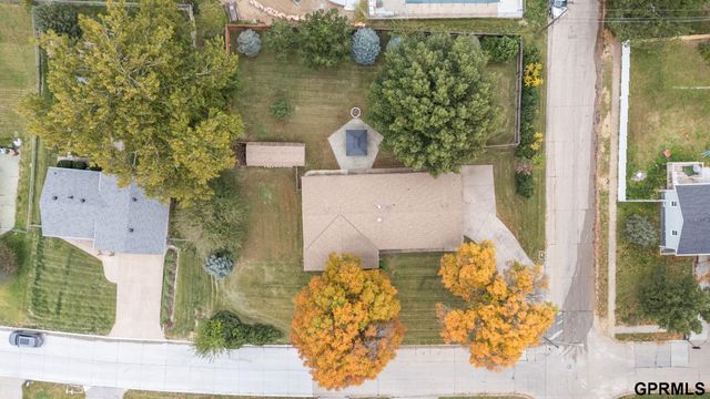 2006 Pleasantview Lane, Bellevue, NE 68005