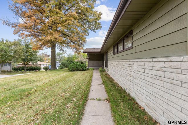 2006 Pleasantview Lane, Bellevue, NE 68005