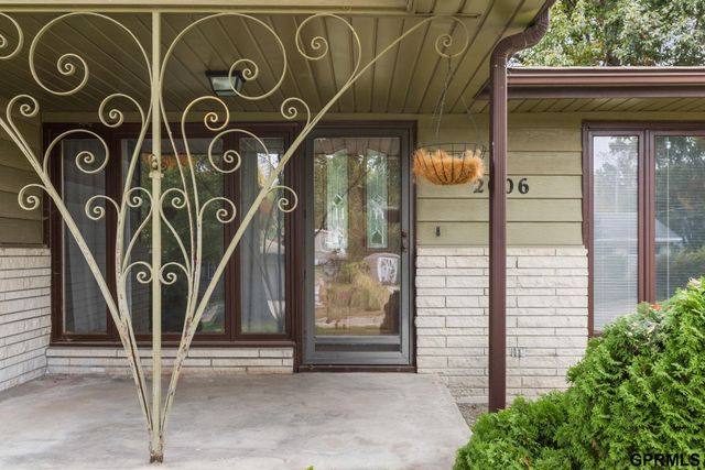 2006 Pleasantview Lane, Bellevue, NE 68005