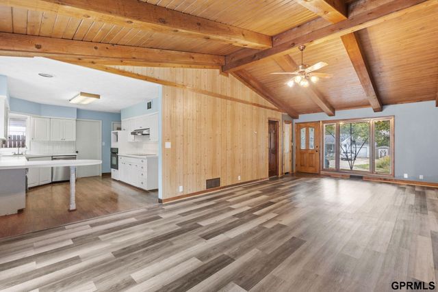 2006 Pleasantview Lane, Bellevue, NE 68005