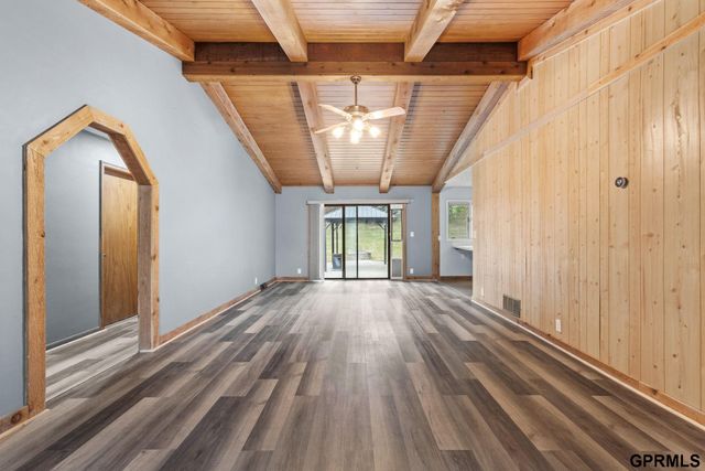 2006 Pleasantview Lane, Bellevue, NE 68005