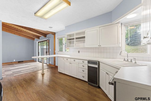 2006 Pleasantview Lane, Bellevue, NE 68005