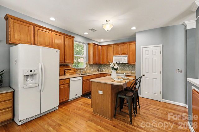 5604 Edgeweir Court, Charlotte, NC 28269