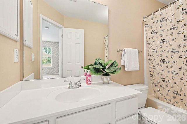 5604 Edgeweir Court, Charlotte, NC 28269