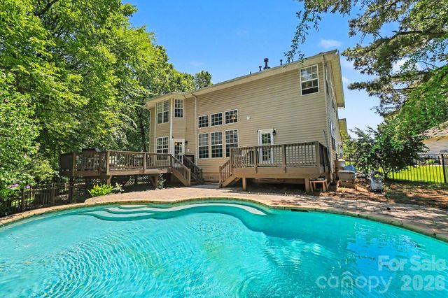 5604 Edgeweir Court, Charlotte, NC 28269