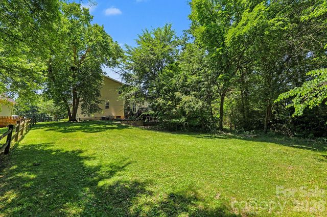 5604 Edgeweir Court, Charlotte, NC 28269