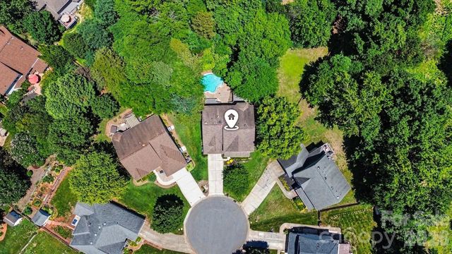5604 Edgeweir Court, Charlotte, NC 28269