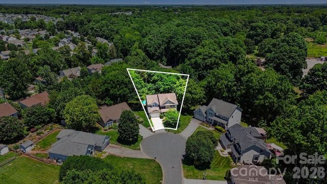 5604 Edgeweir Court, Charlotte, NC 28269