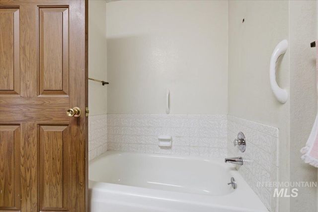 1311 N Middleton Rd, Nampa, ID 83651