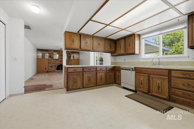 1311 N Middleton Rd, Nampa, ID 83651