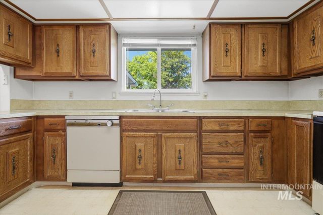 1311 N Middleton Rd, Nampa, ID 83651