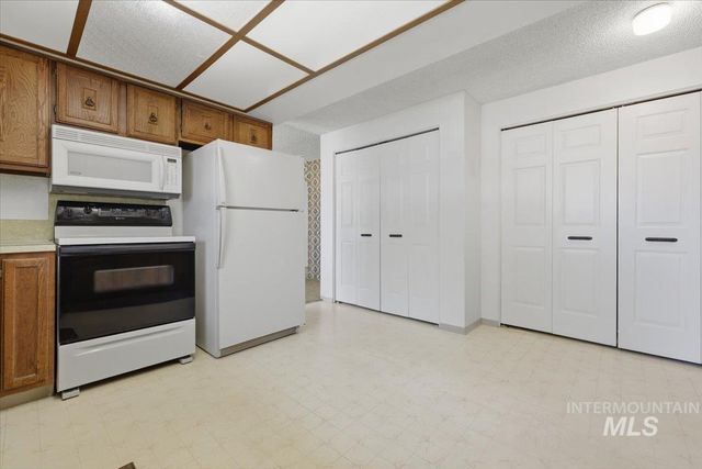 1311 N Middleton Rd, Nampa, ID 83651