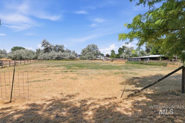 1311 N Middleton Rd, Nampa, ID 83651