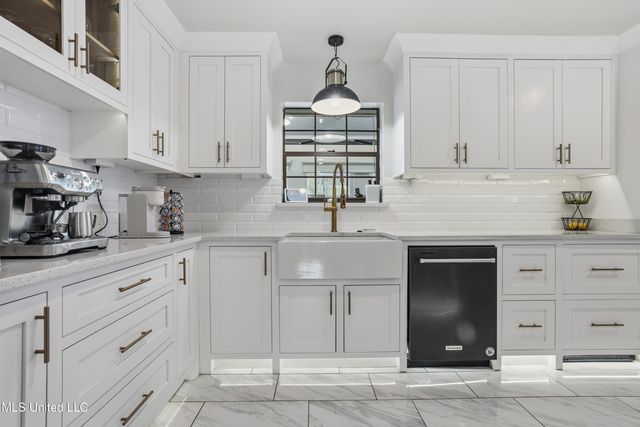 14247 N Swan Road, Gulfport, MS 39503