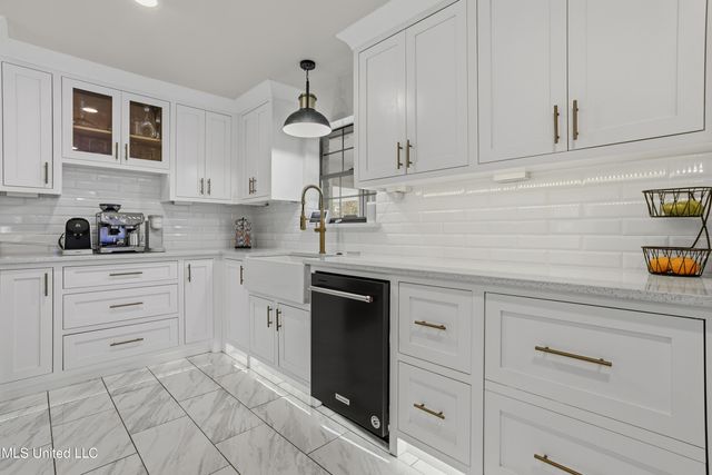 14247 N Swan Road, Gulfport, MS 39503