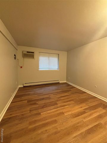 7412 Central Street, Westland, MI 48185