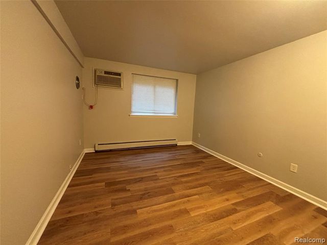 7412 Central Street, Westland, MI 48185