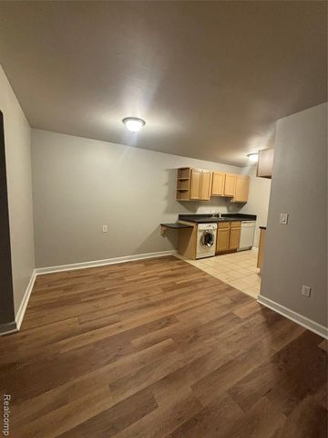 7412 Central Street, Westland, MI 48185