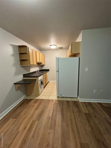 7412 Central Street, Westland, MI 48185