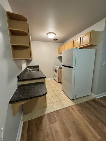 7412 Central Street, Westland, MI 48185