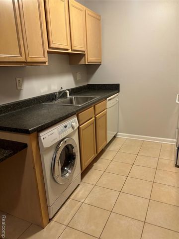 7412 Central Street, Westland, MI 48185