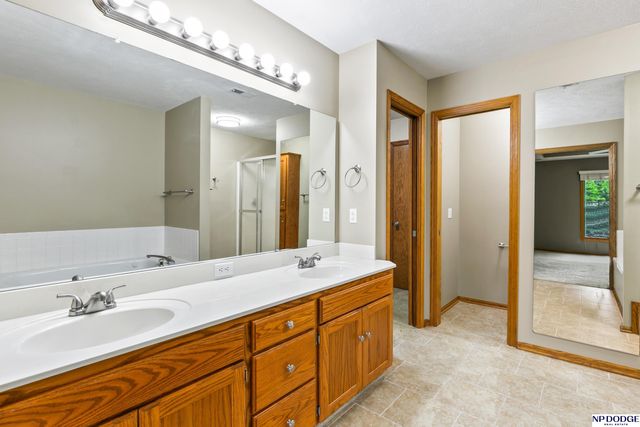4304 N 139 Avenue, Omaha, NE 68164
