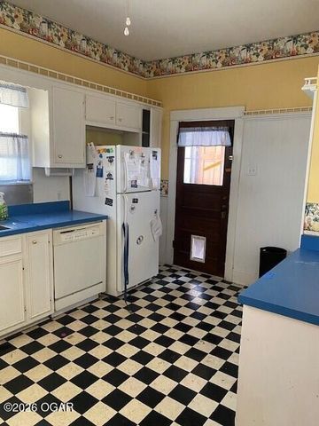 319 N Moffet Avenue, Joplin, MO 64801