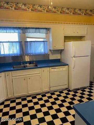 319 N Moffet Avenue, Joplin, MO 64801