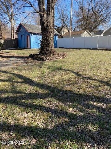 319 N Moffet Avenue, Joplin, MO 64801