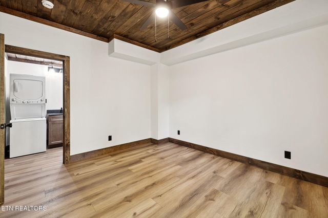 733 Country Oaks Lane, Lafollette, TN 37766