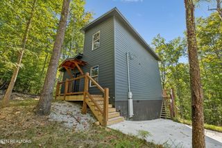 733 Country Oaks Lane, Lafollette, TN 37766